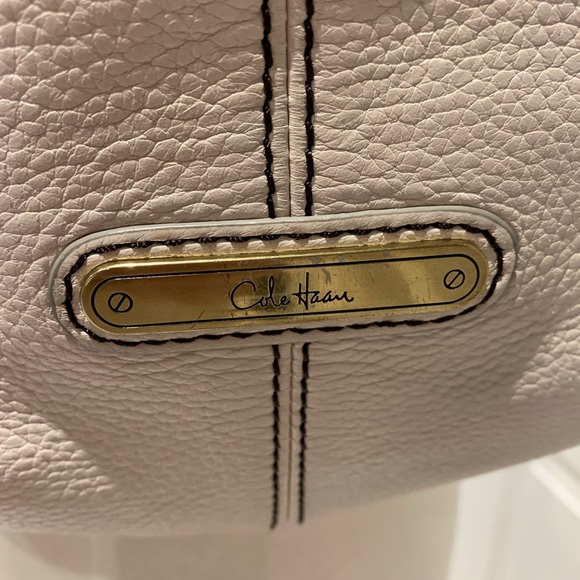🔥SOLD🔥 Cole Haan leather cream handbag, perfect for that winter white look!! - Picture 4 of 7